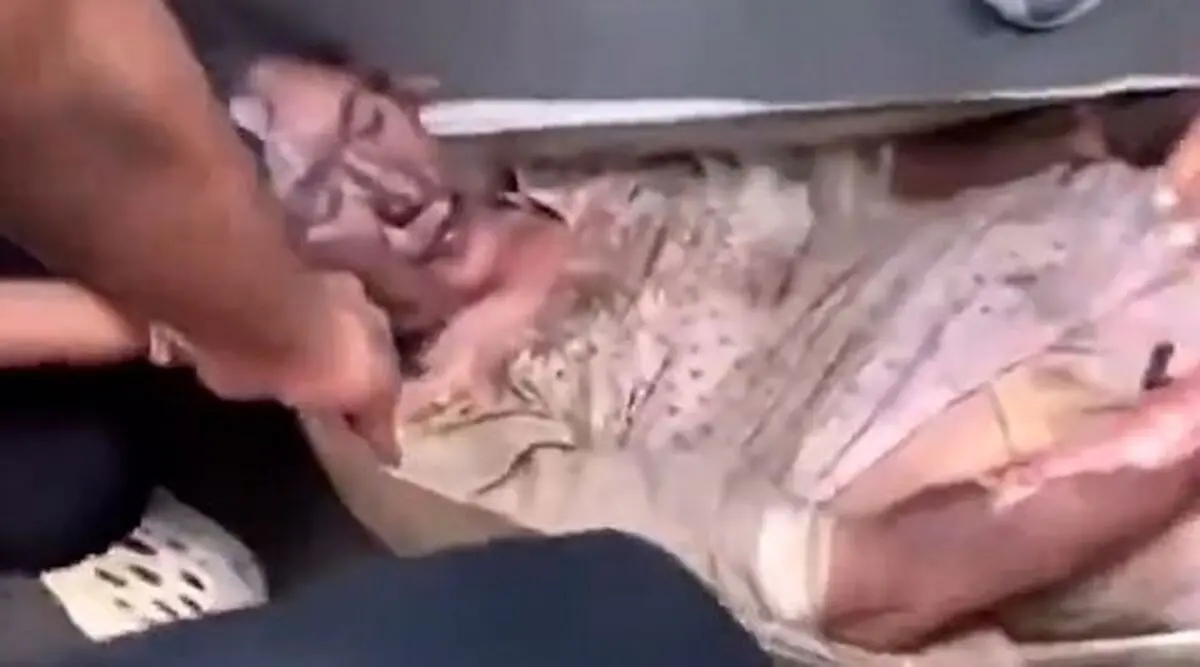 
جسد همسر نخست وزیر نپال پس از سوزاندن +18
