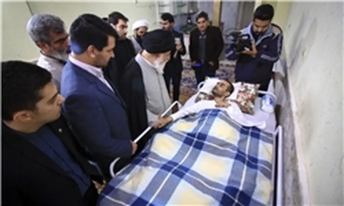 عیادت آیتالله علمالهدی از یک حادثهدیده شدید رانندگی