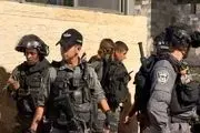 یورش نظامیان رژیم صهیونیستی به جوانان فلسطینی در مسجدالاقصی/گزارش تصویری