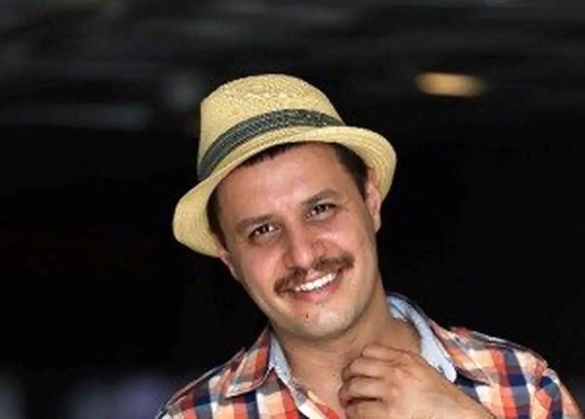 سلفی «جواد عزتی» با چهره ی رنگ و رو پریده