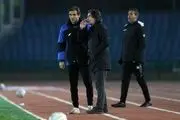 سرمربی استقلال نتایج ضعیف را از گردن خود می‌اندازد