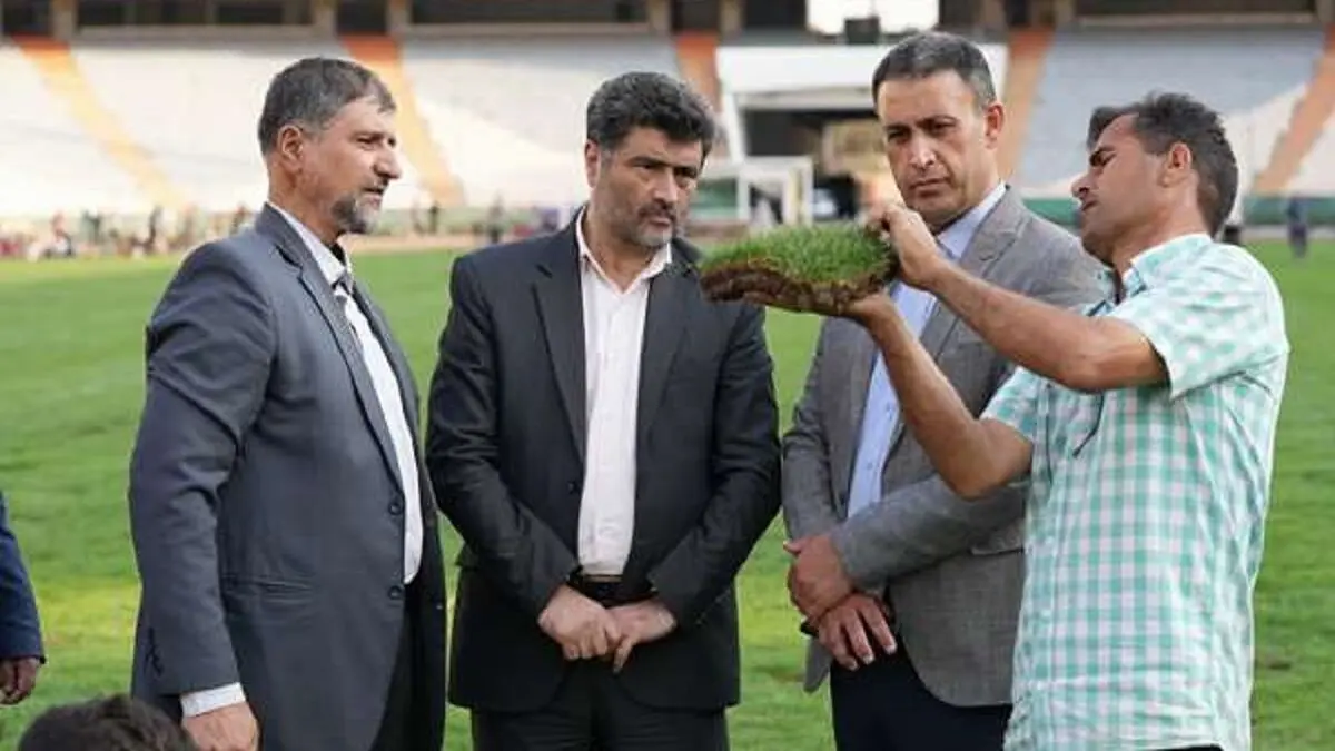 بازدید بازرس کل ورزش سازمان بازرسی از روند ترمیم چمن ورزشگاه آزادی
