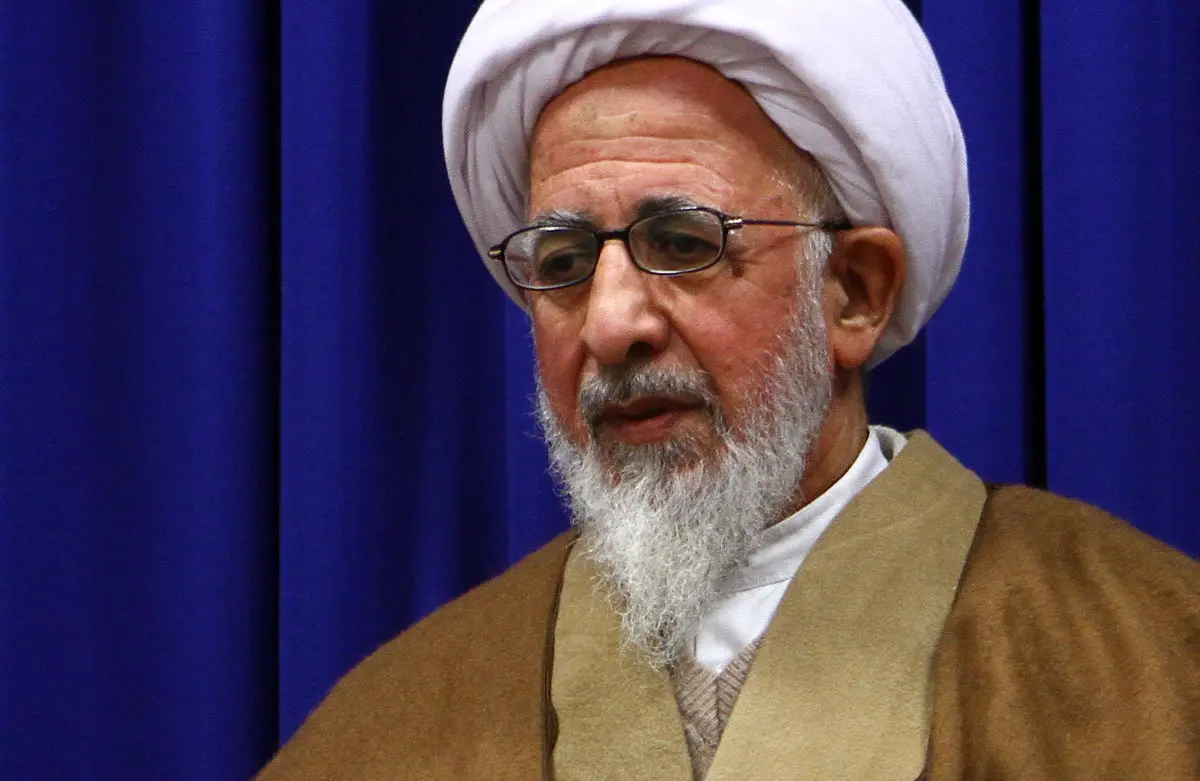 گریه آیتالله جوادی در کنار پیکر حاج قاسم