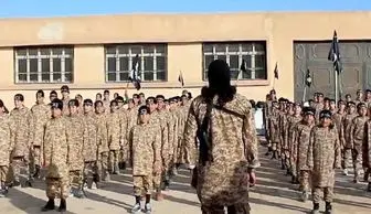 داعش به دنبال تربیت نسلی از قاتلان حرفه‌ای+تصاویر