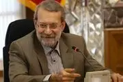 تیپ خاص علی لاریجانی هنگام بازدید هوایی از جلفا