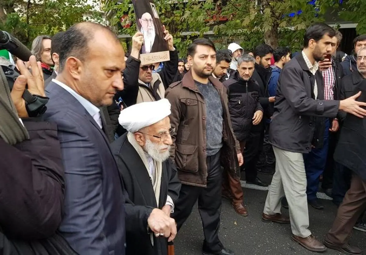 آیت‌الله جنتی در جمع راهپیمایان تهرانی