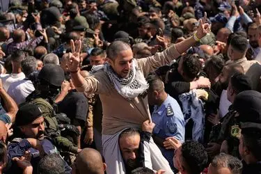 استقبال از اسرای آزاد شده فلسطینی از دریچه دوربین‌ها/گزارش تصویری