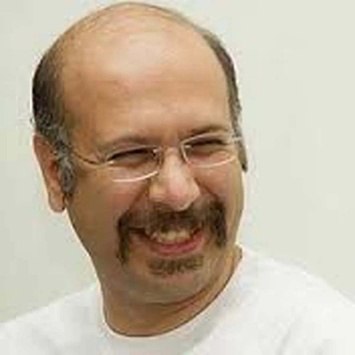 صداپیشه «جناب‌خان» هم مجری تلویزیون شد/تصاویر