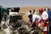 تصاویر هولناک برخورد پراید با تریلی حامل قیر در محور نهاوند به کرمانشاه
