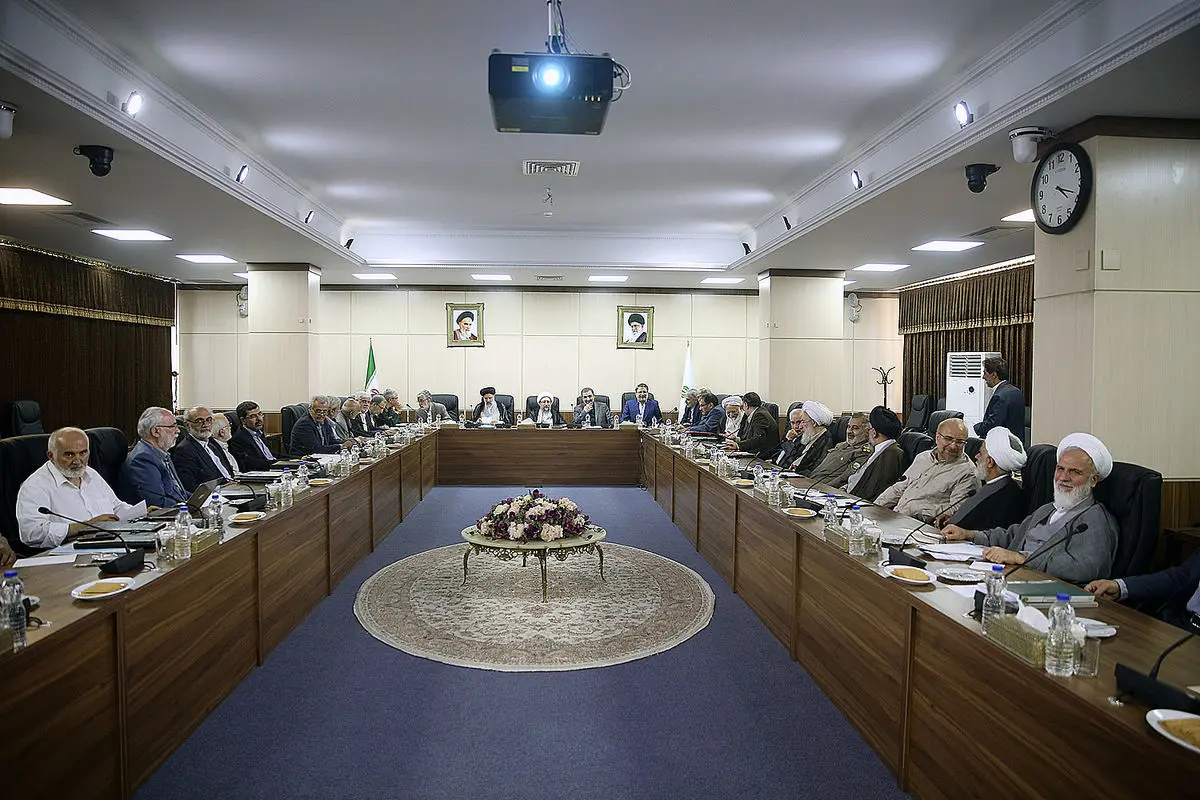 ما از آقای ظریف حمایت و تشکر میکنیم