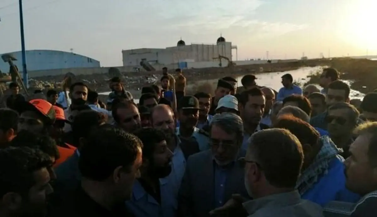 بازدیدهای شبانه وزیر کشور از مناطق سیل زده خوزستان/ تصاویر