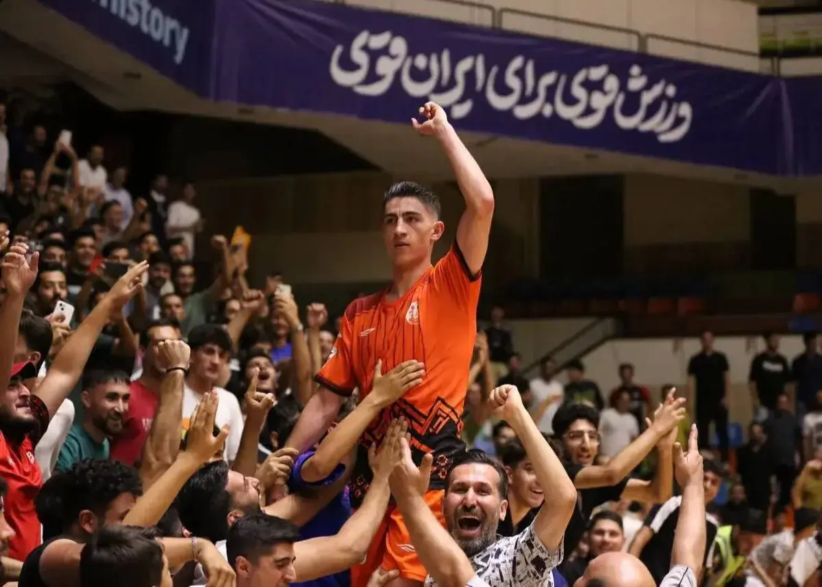 بهروز عظیمی به گهر زمین سیرجان پیوست