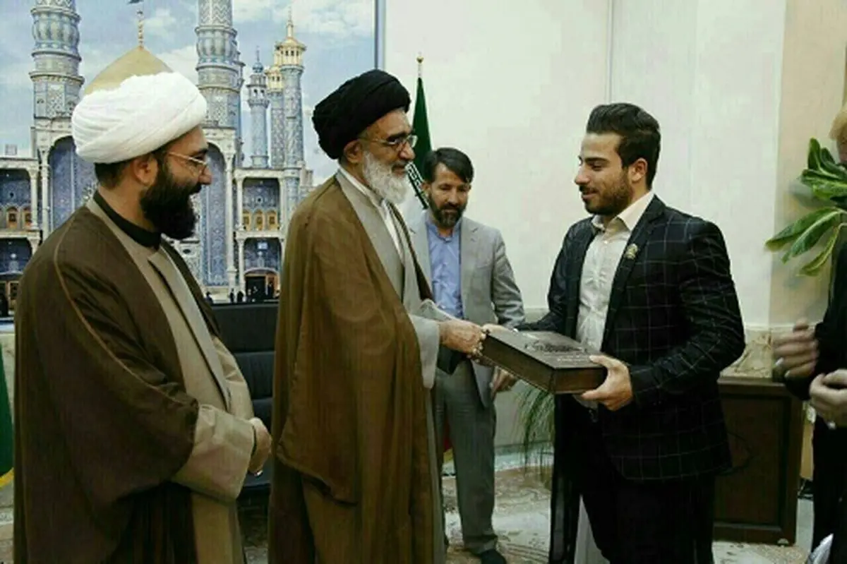 قهرمان المپیک خادم بارگاه حضرت معصومه (س) شد
