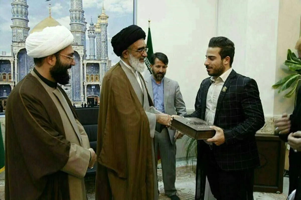 قهرمان المپیک خادم بارگاه حضرت معصومه (س) شد