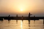 حال عجیب تالاب هورالعظیم/ طرف ایرانی پُر آب، سمت عراقی برهوت
