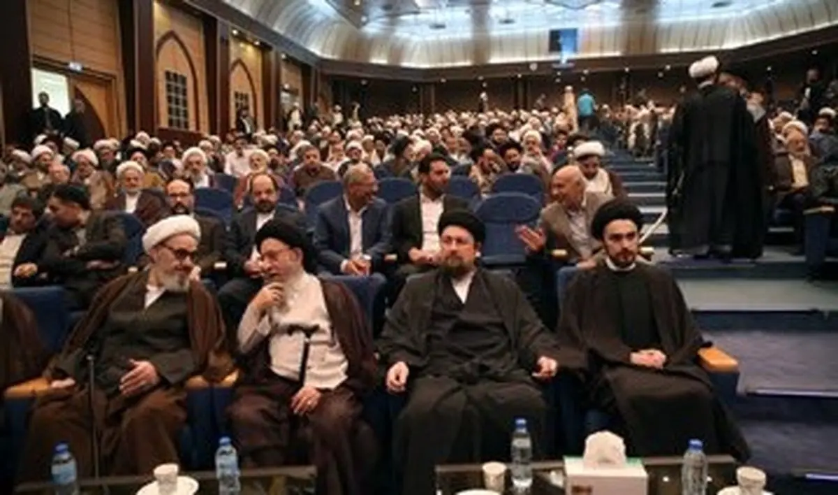 پوشش متفاوت پسر سیدحسن خمینی/ عکس