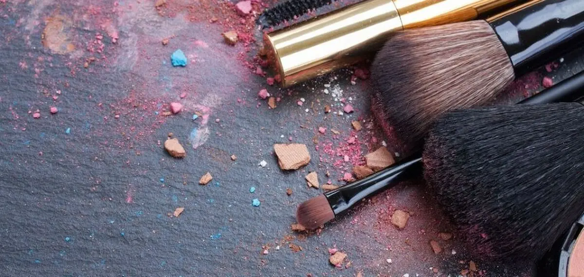 9 دلیل مهم برای پاک کردن آرایش قبل از خواب

