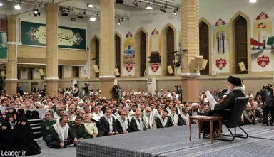 دیدار پیشکسوتان و فعالان دفاع مقدس و مقاومت با رهبر انقلاب/گزارش تصویری