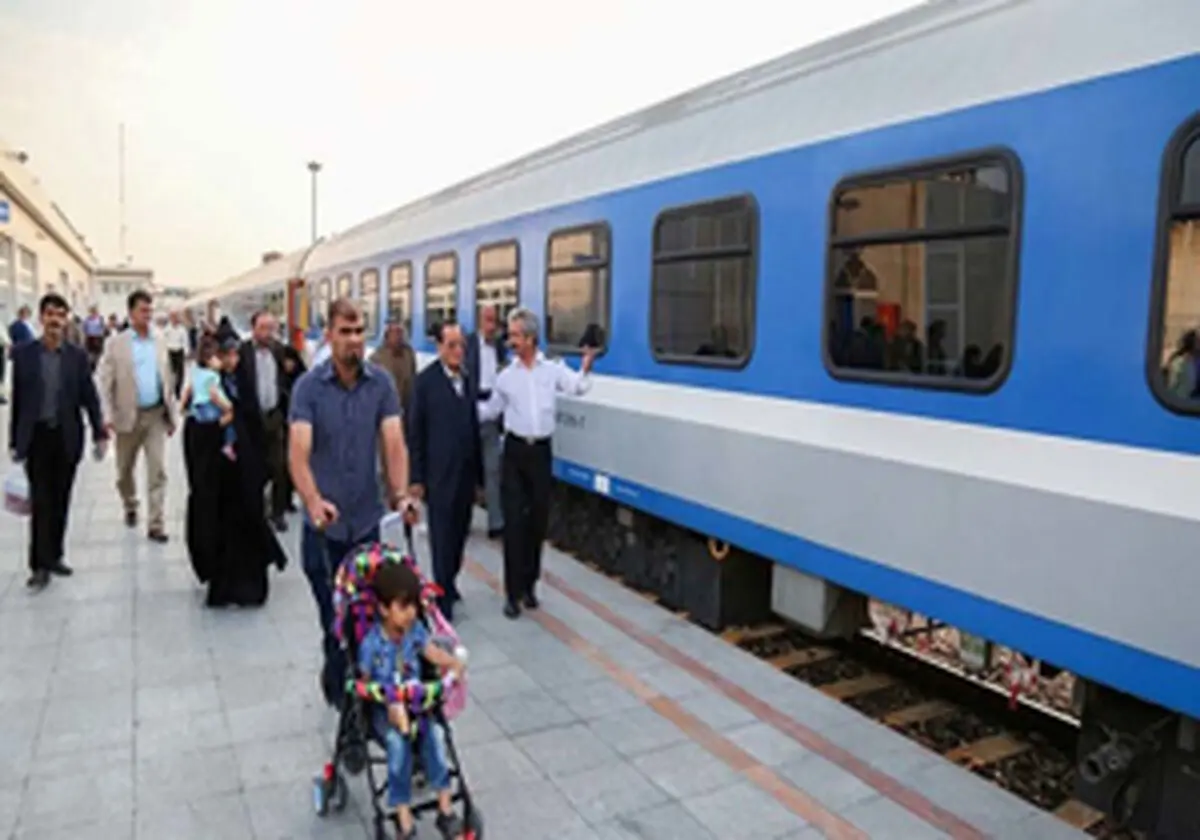 پاکسازی بخشی از خط سراسری راه آهن در استان تهران از نخاله