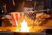آتش زدن پرچم آمریکا در سطل زباله!+فیلم

