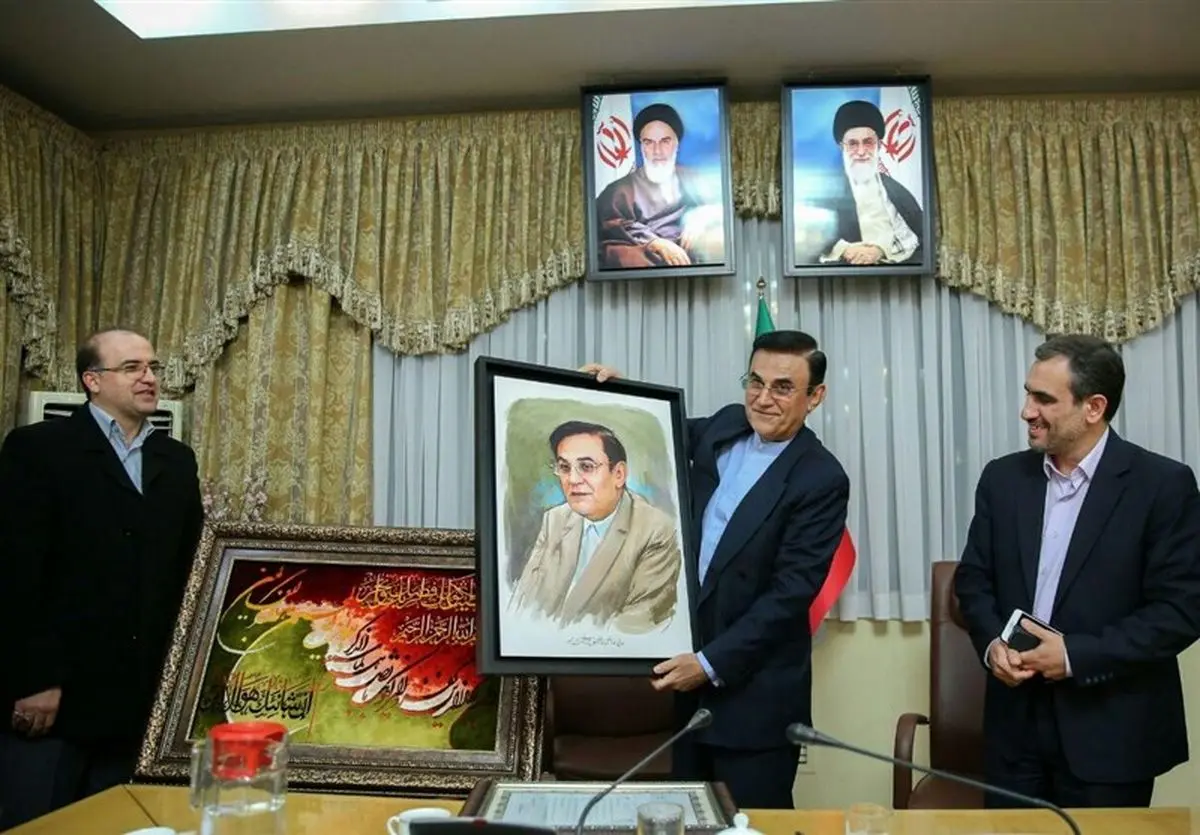 تکریم معاون سابق مراسم و تشریفات روحانی