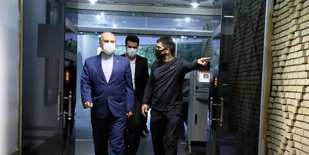 حضور وزیر ورزش در محل فدراسیون کشتی و برگزاری جلسه با دبیر