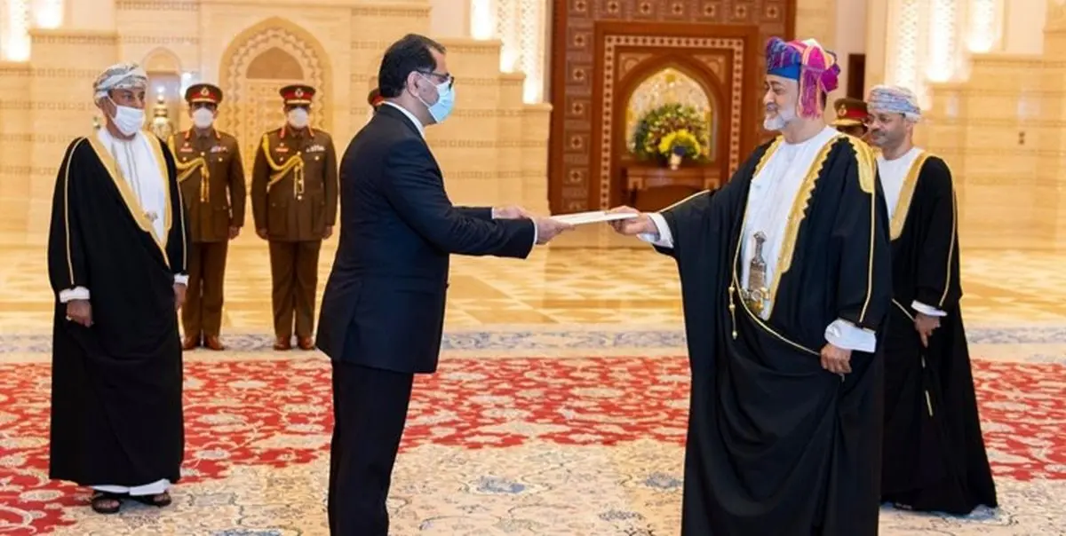 سفیر جدید ایران استوارنامه خود را تقدیم سلطان عمان کرد