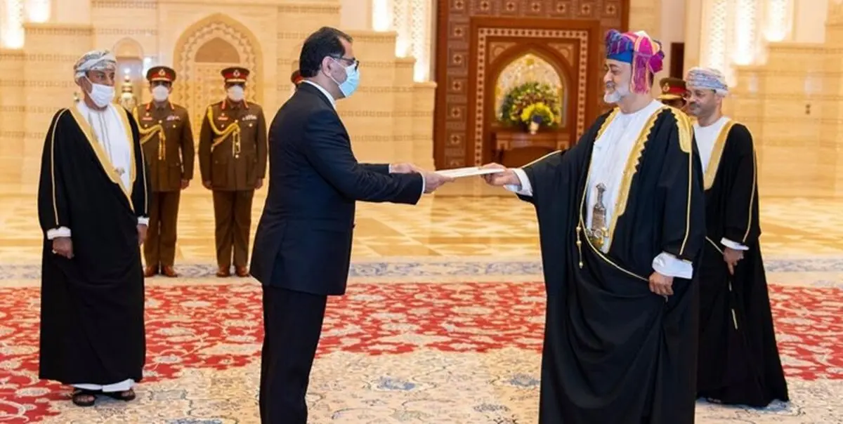 سفیر جدید ایران استوارنامه خود را تقدیم سلطان عمان کرد