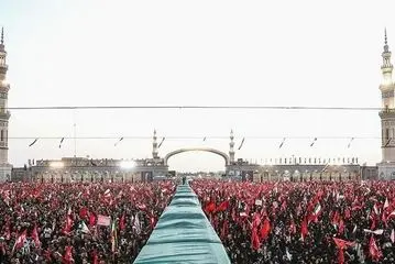 بدرقه و تشییع رهبر شهید در مسجد مقدس جمکران/گزارش تصویری