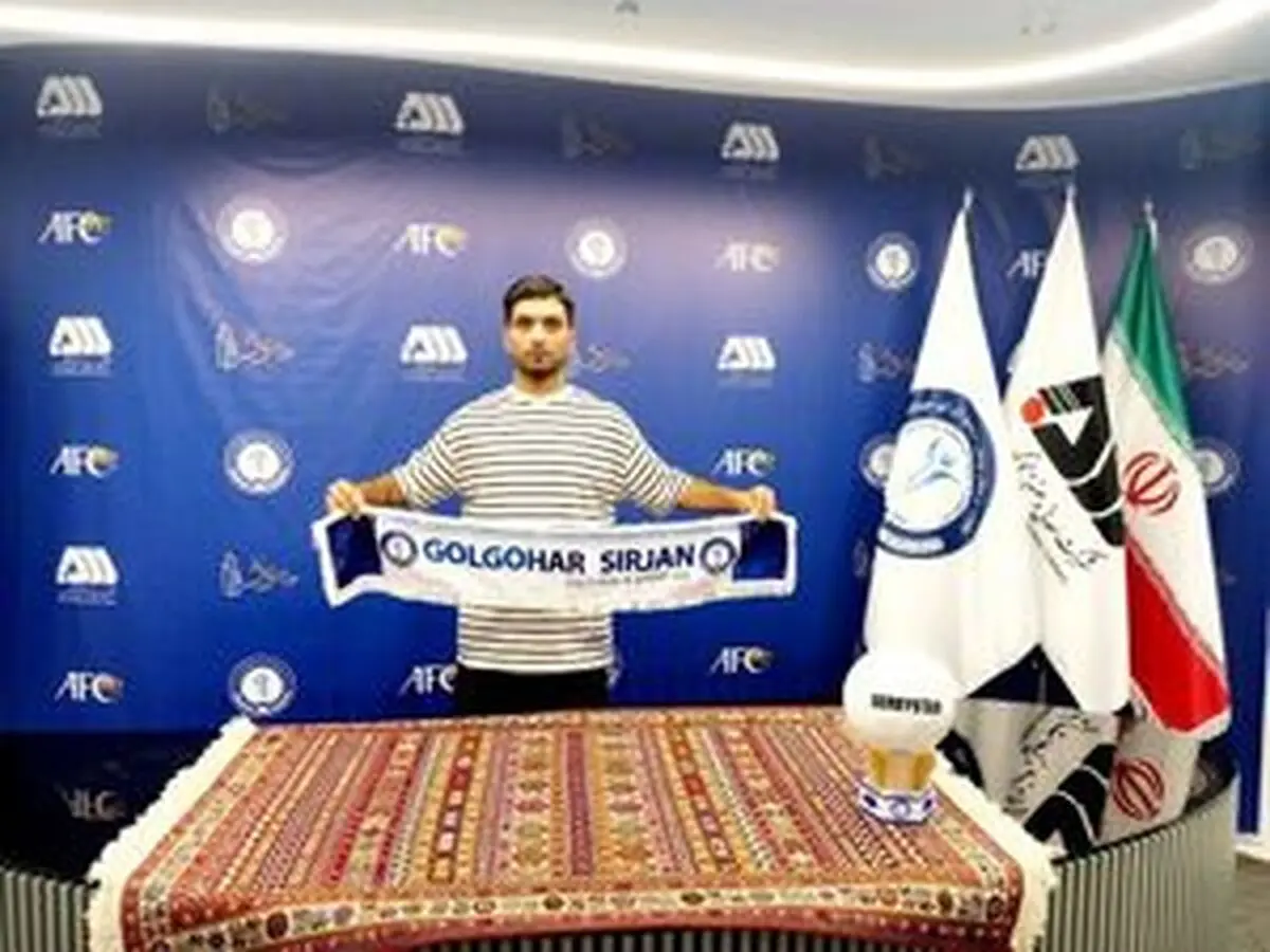 
بازیکن استقلال در سیرجان 
