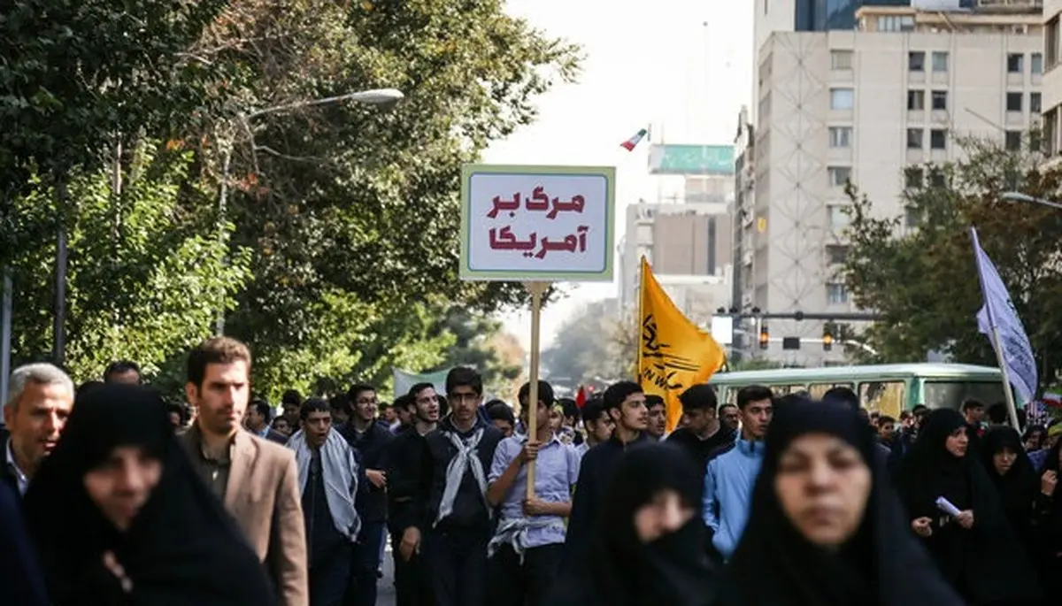 مذاکره عزتمندانه مطالبه شرکتکنندگان در مراسم یوم الله ۱۳ آبان