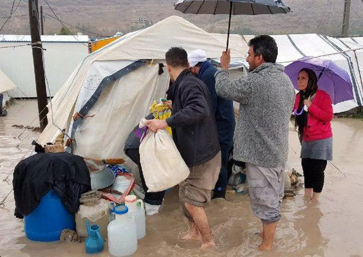 وعده دولت به زلزله زدگان کرمانشاه چه شد؟ / آبگرفتگی چادرها و بی خیالی دولتی ها