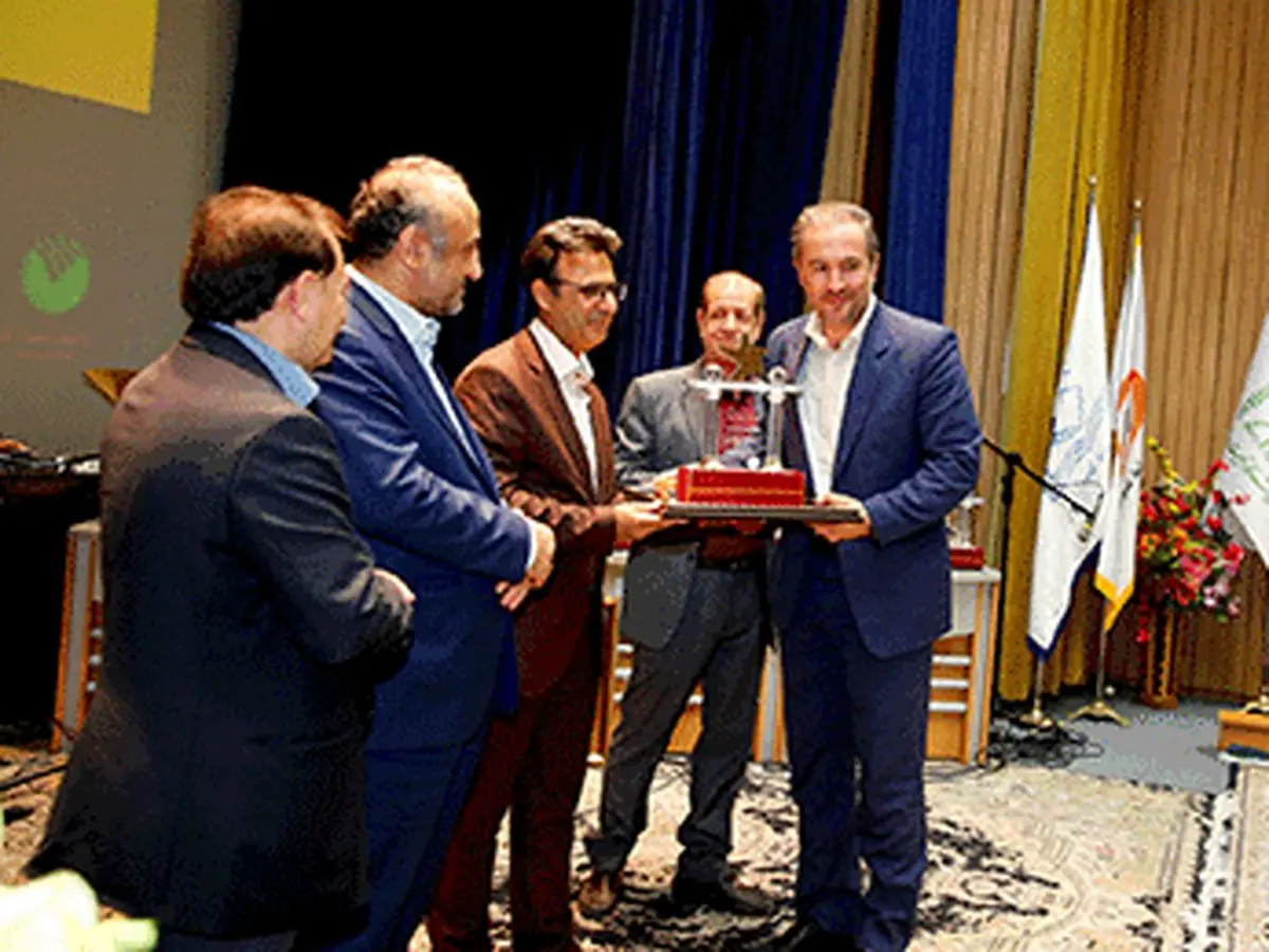دریافت نشان روابط عمومی پاسخگو توسط همراه اول