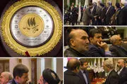 اهدا نشان طلایی به شهردار اصفهان

