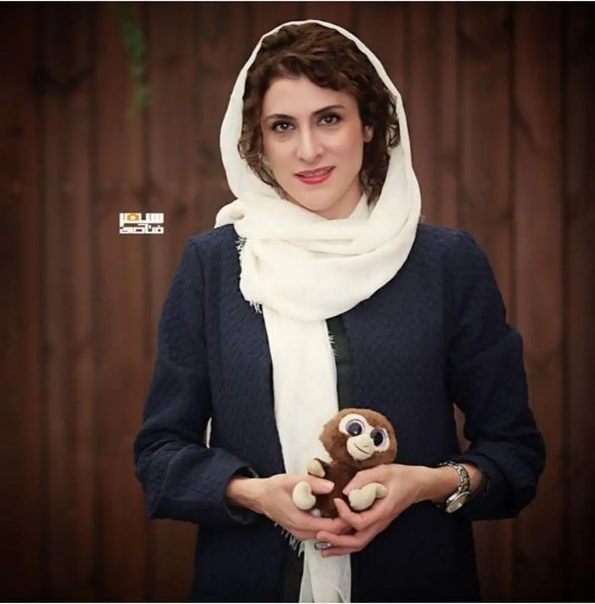 ظاهر جالب خانم بازیگر در پشت صحنه سریال دیوار به دیوار / عکس