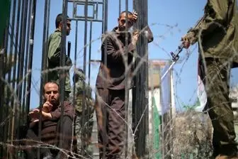 ۳۰۰ اسیر فلسطینی خود را برای اعتصاب غذای نامحدود آماده می‌کنند