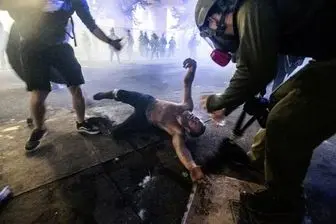 درگیری شدید نظامیان امریکایی با معترضان در پورتلند+عکس