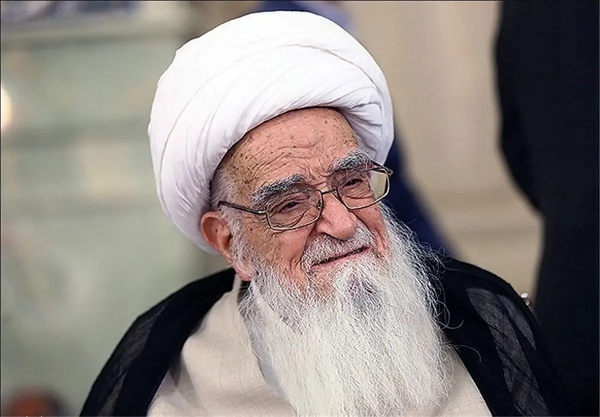 طلاب و روحانیون در برابر دشمنان با قدرت ایستادگی کنند