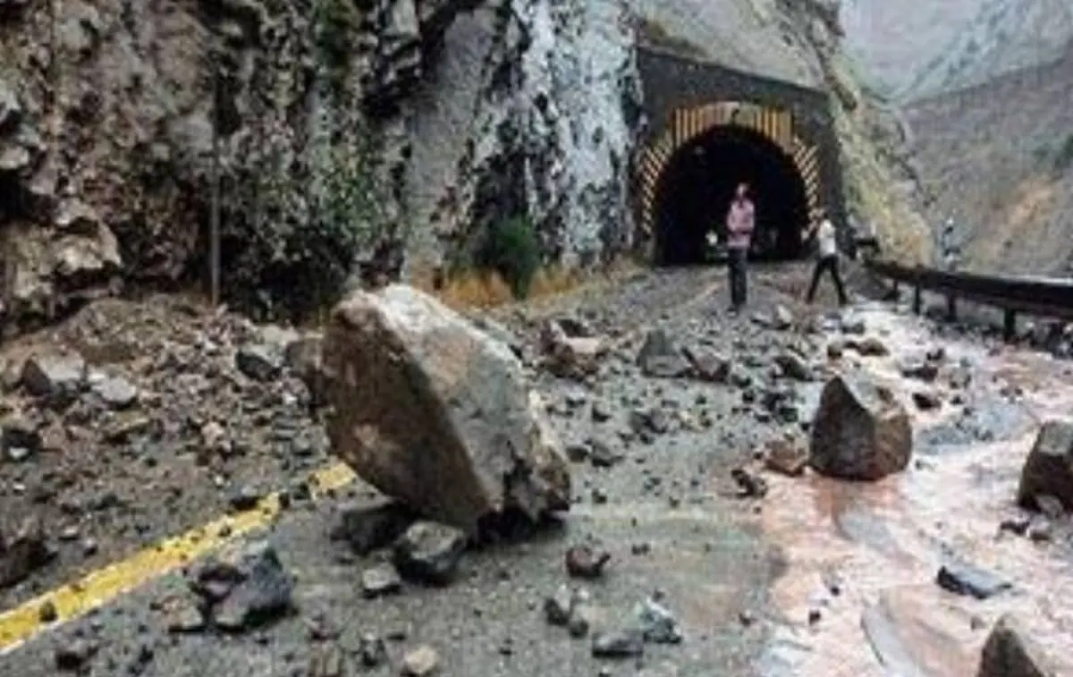  احتمال ریزش سنگ در برخی جاده ها