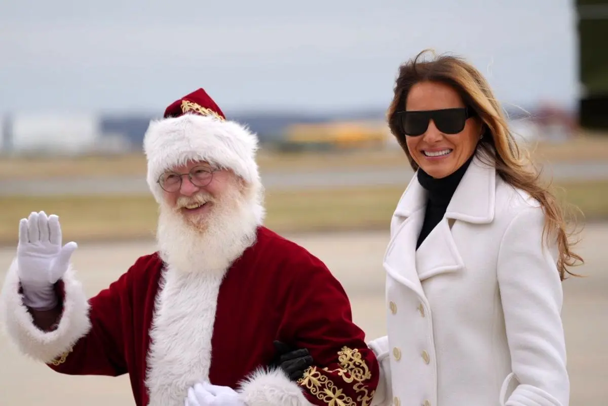 ملانیا این‌بار با بابانوئل خبرساز شد!