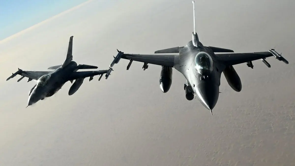 بلایی که طوفان به سر جنگنده اف-۱۶ آمریکایی آورد +جزئیات