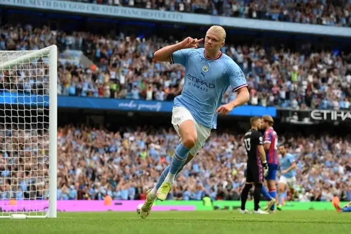 گشت‌وگذار عاشقانه هالند و نامزدش در قلب پاریس+ عکس