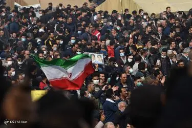 نصف جهان، زاینده رود را فریاد زد