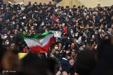 نصف جهان، زاینده رود را فریاد زد
