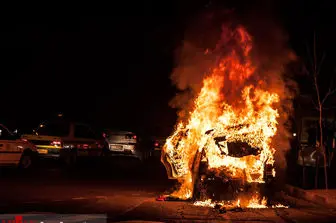 آتش خودرو سمند را سوزاند