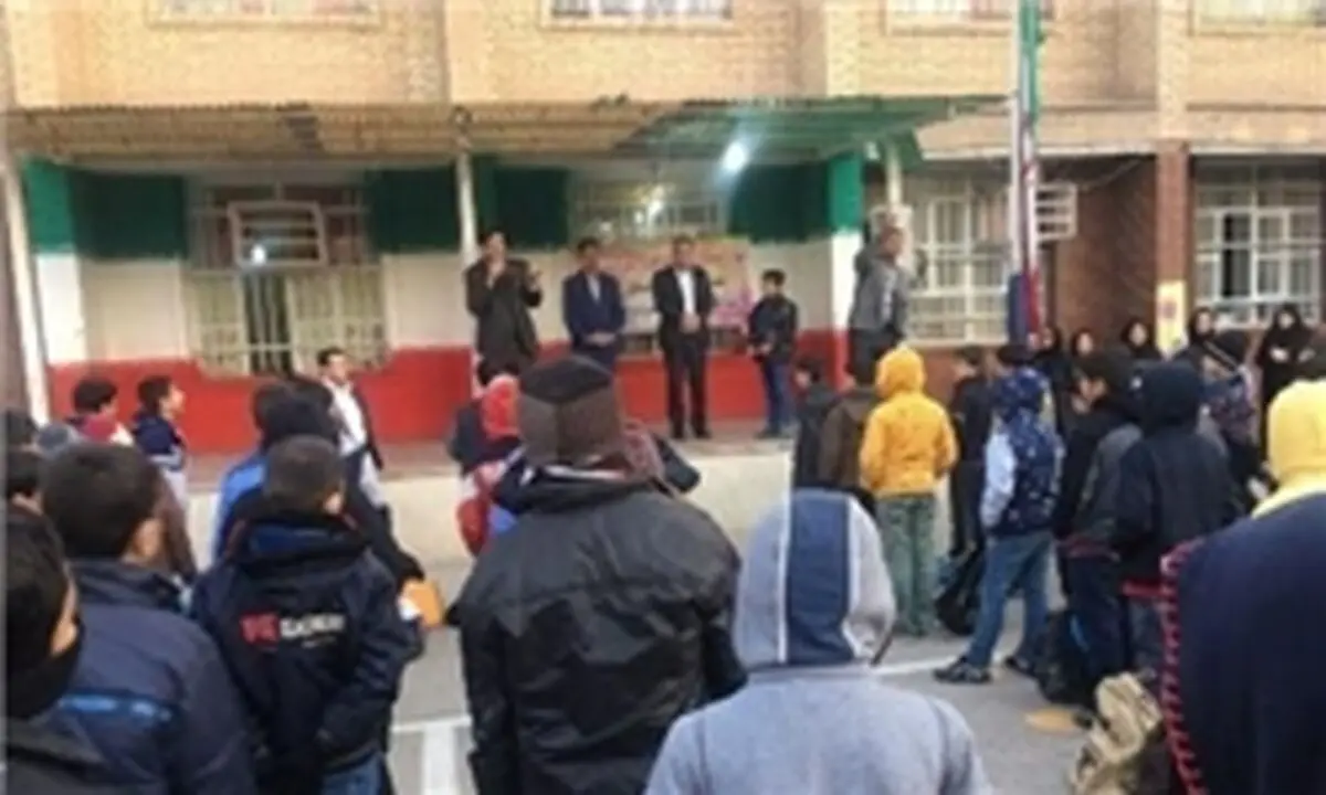 تجلیل از دانش‌آموز امانت دار
