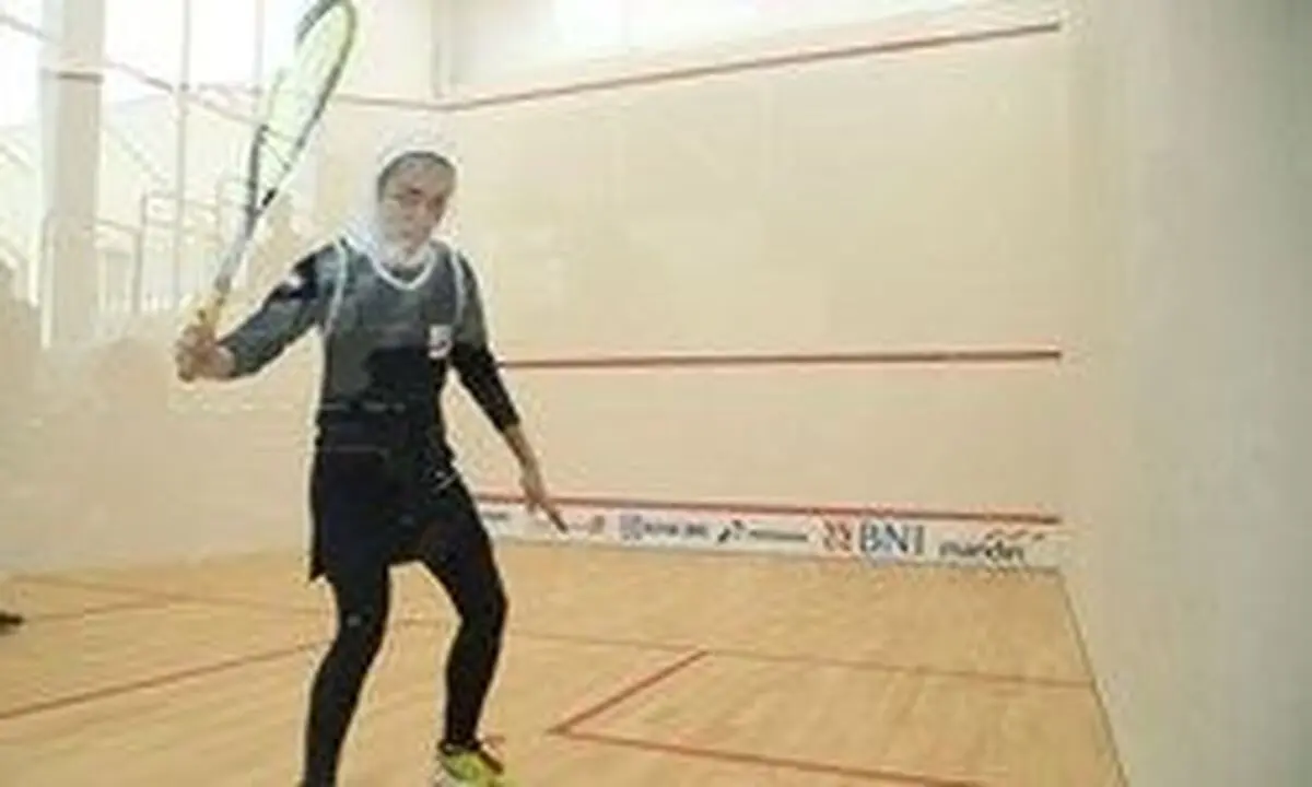 دختر اسکواش باز ایرانی در انتظار ویزا