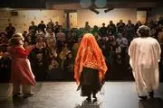 «مردی که جهنمش را با خود حمل می‌کرد» روی صحنه رفت