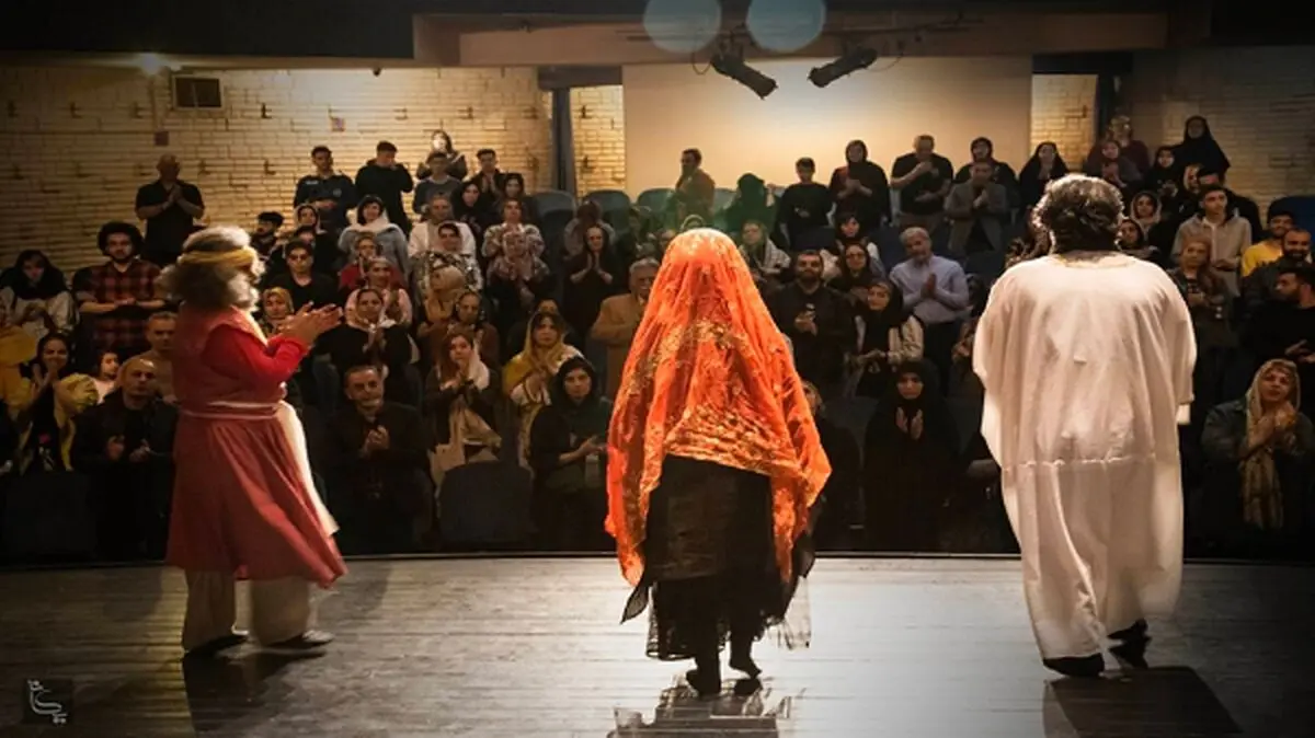 «مردی که جهنمش را با خود حمل می‌کرد» روی صحنه رفت