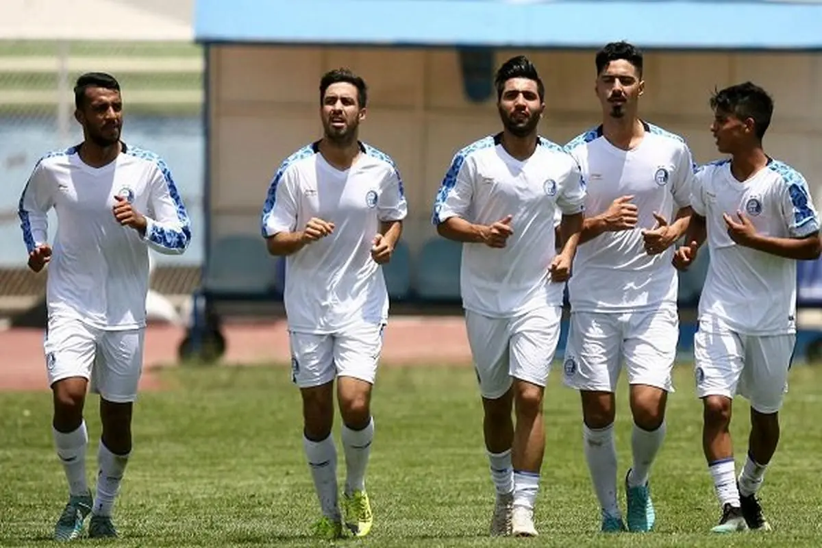 سرماخوردگى به اردوی استقلال رسید